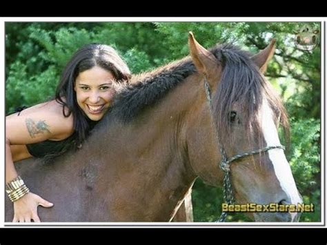 monica mattos with a horse